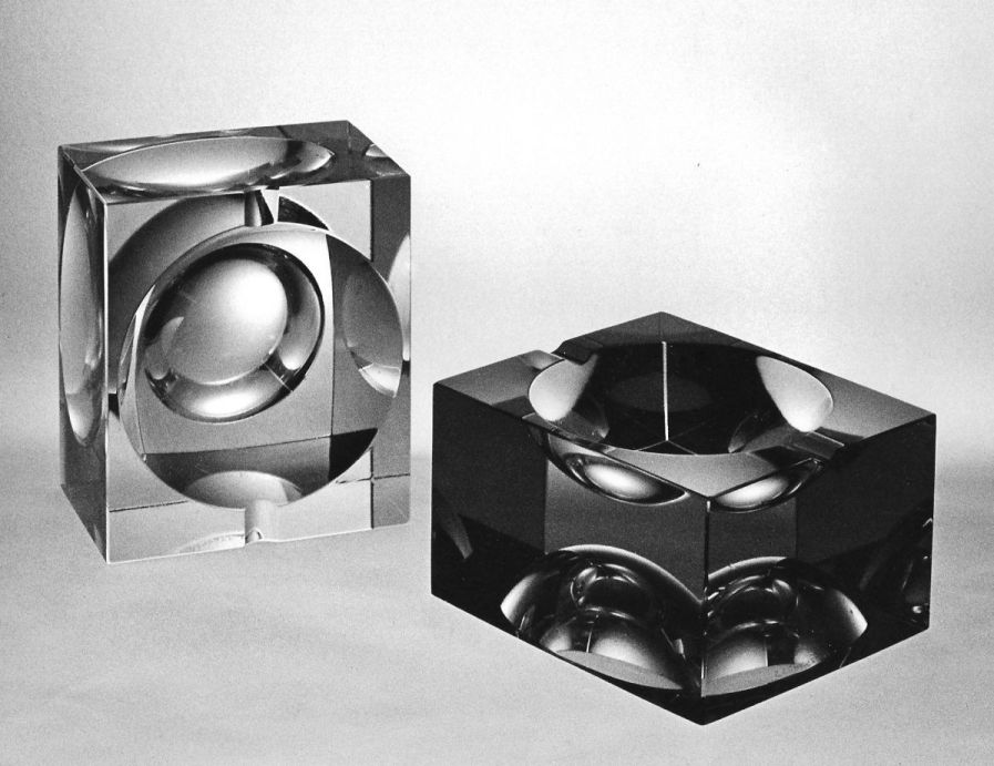 Popelníky, křišť.sklo, uranové sklo,14x10x7,1975