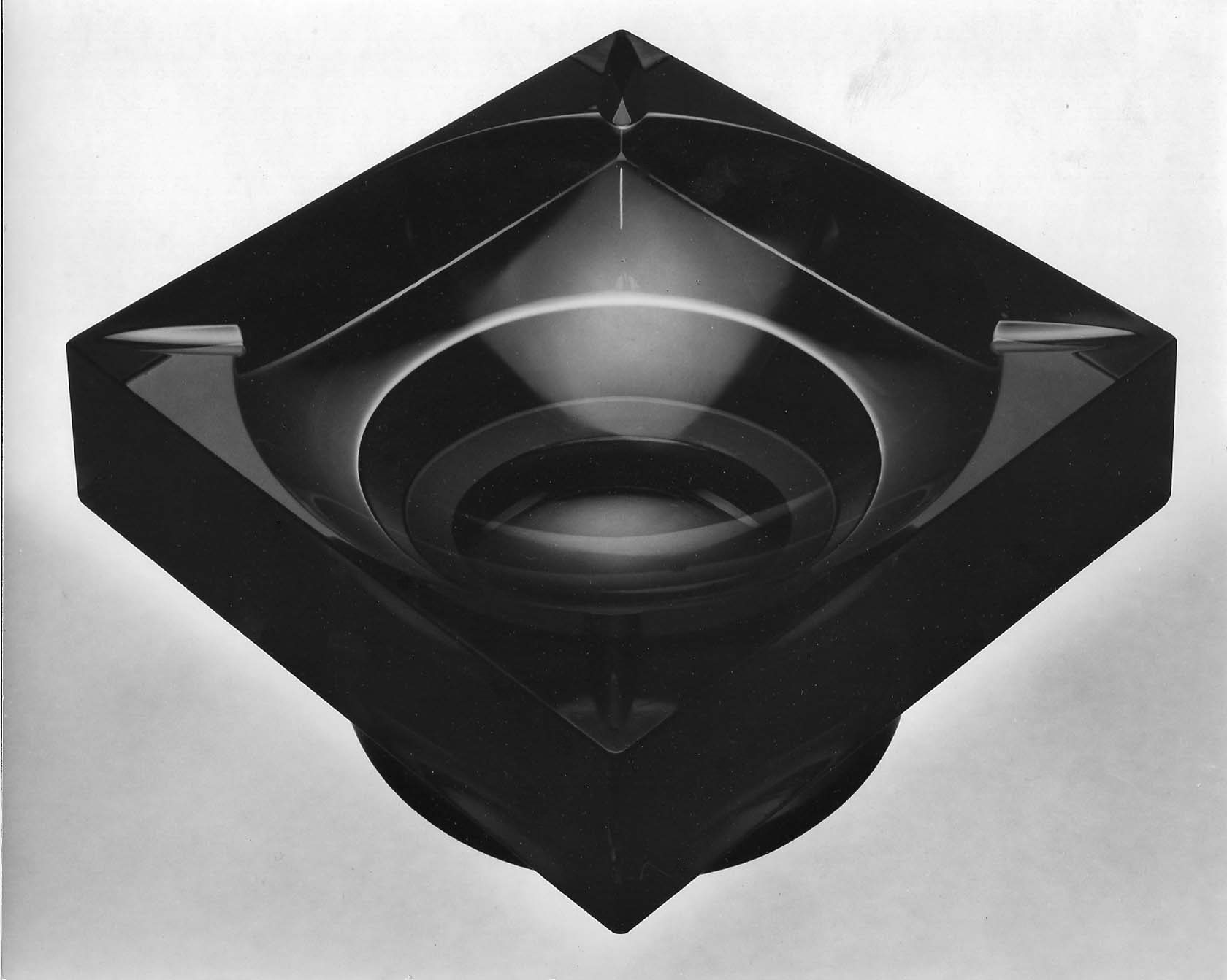 popelník, kouřové sklo, 18x18x8, 1975