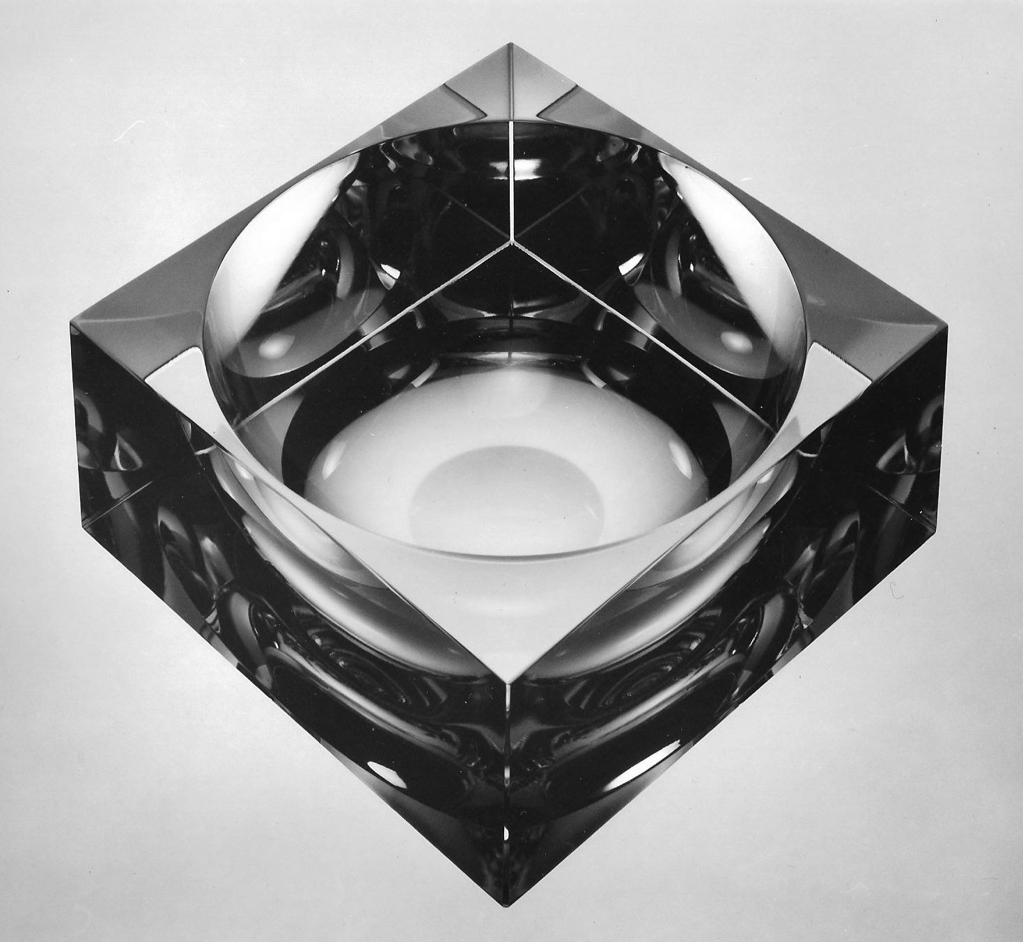 popelník křišťálový, 20x20x8, 1976